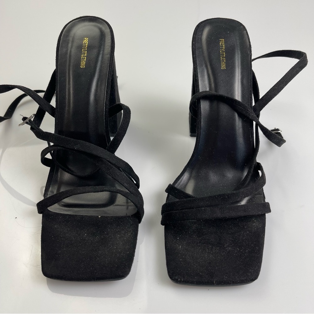 Woman’s shoes size 7 Prettylittlething